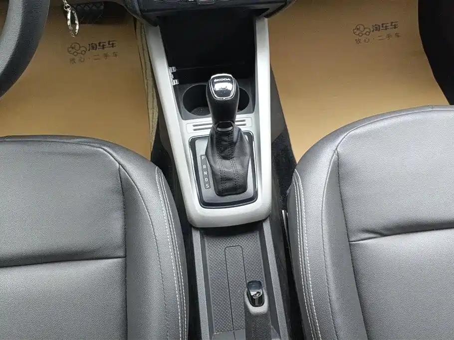 Skoda Fabia 2015 — фото 16