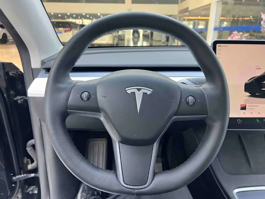 Tesla Model Y 2023 — фото 13