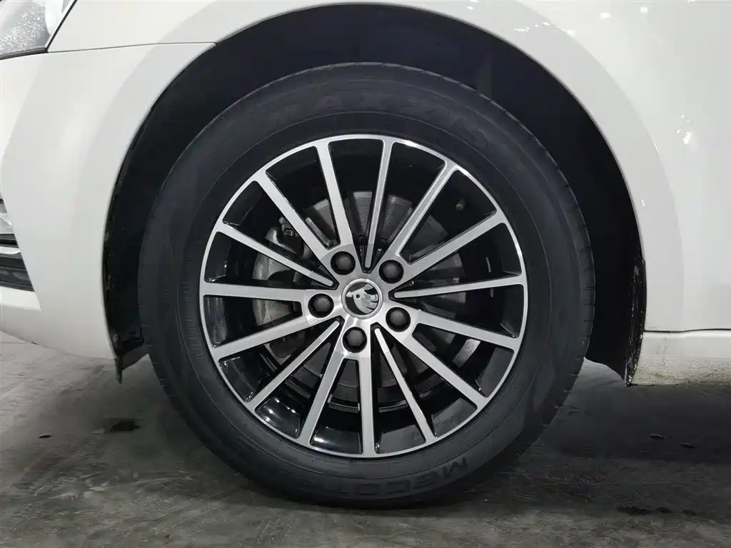 Skoda Octavia 2020 — фото 17