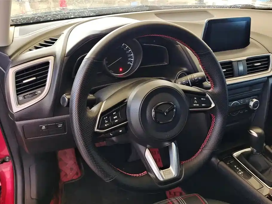 Mazda 3 Axela 2017 — фото 15