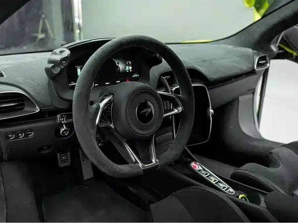 McLaren Artura 2023