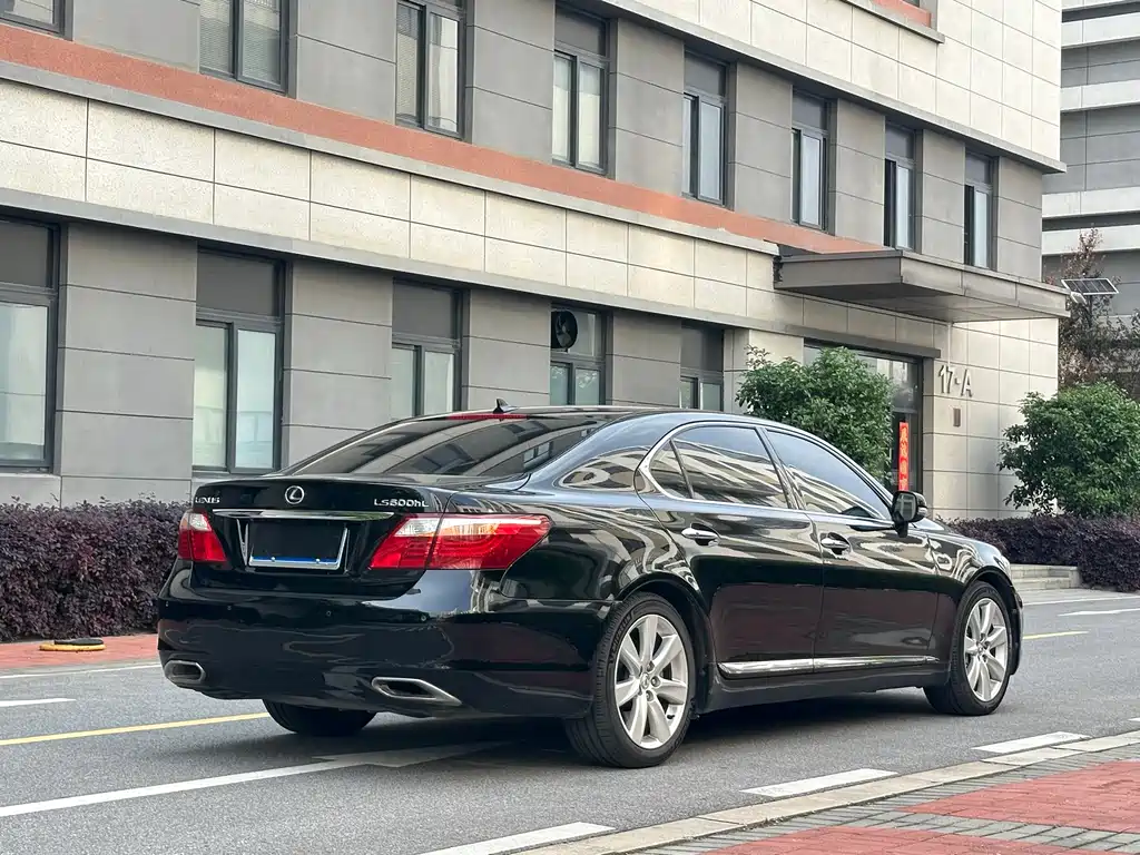 Lexus LS 2010