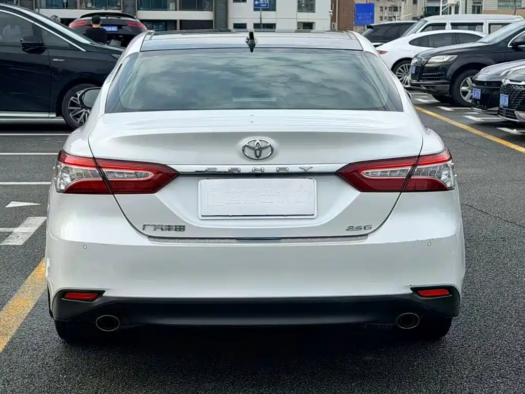 Toyota Camry 2022 — фото 10