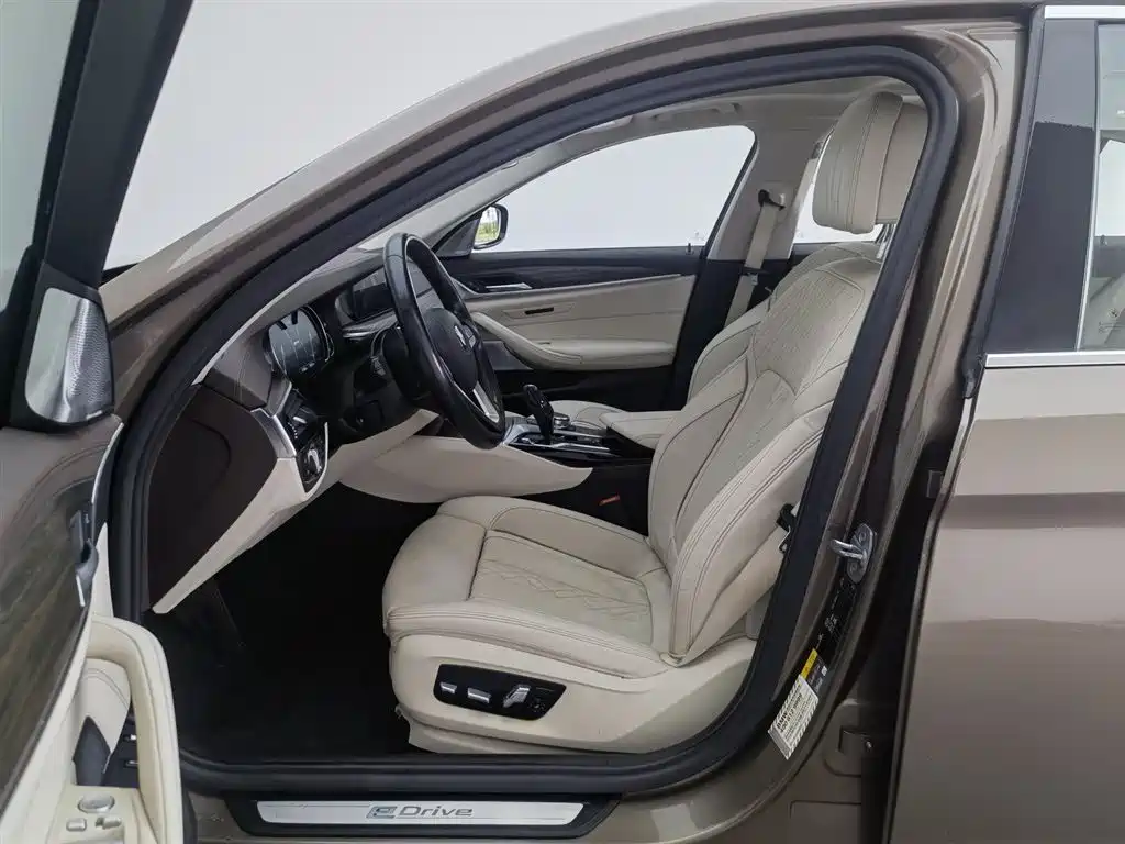 BMW 5 Series New Energy 2018 — фото 10