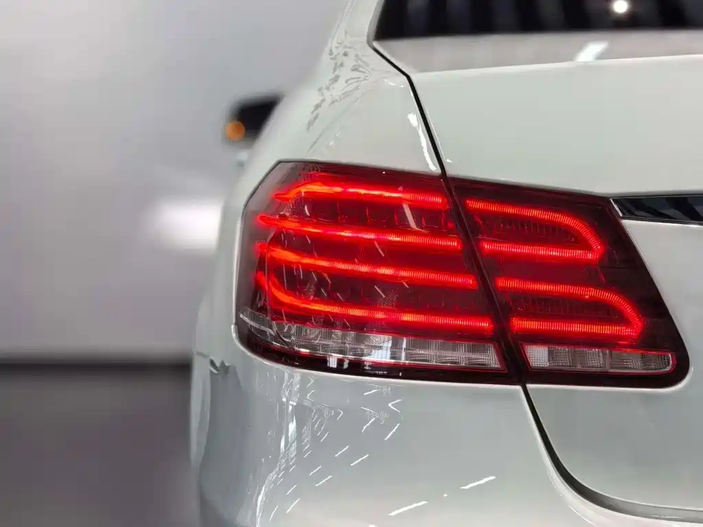 Mercedes-Benz E-Class 2016 — фото 8