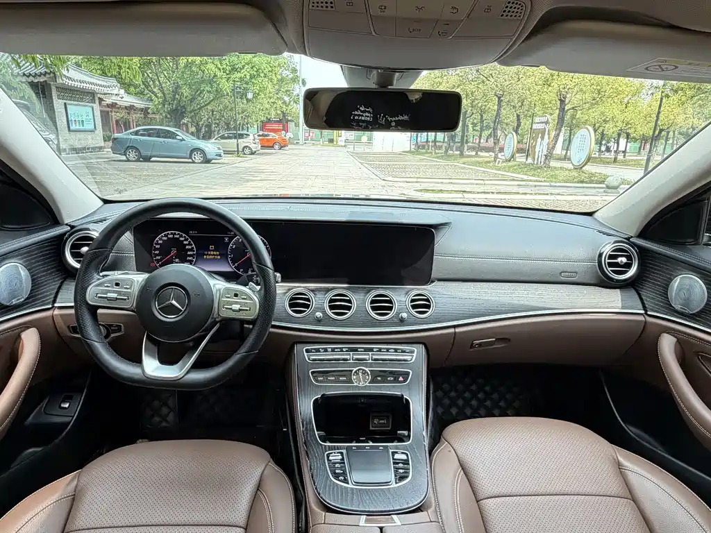Mercedes-Benz E-Class 2020 — фото 11