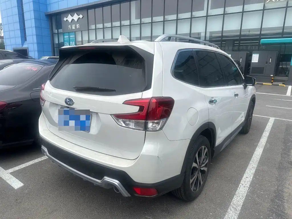 Subaru Forester 2022 — фото 9