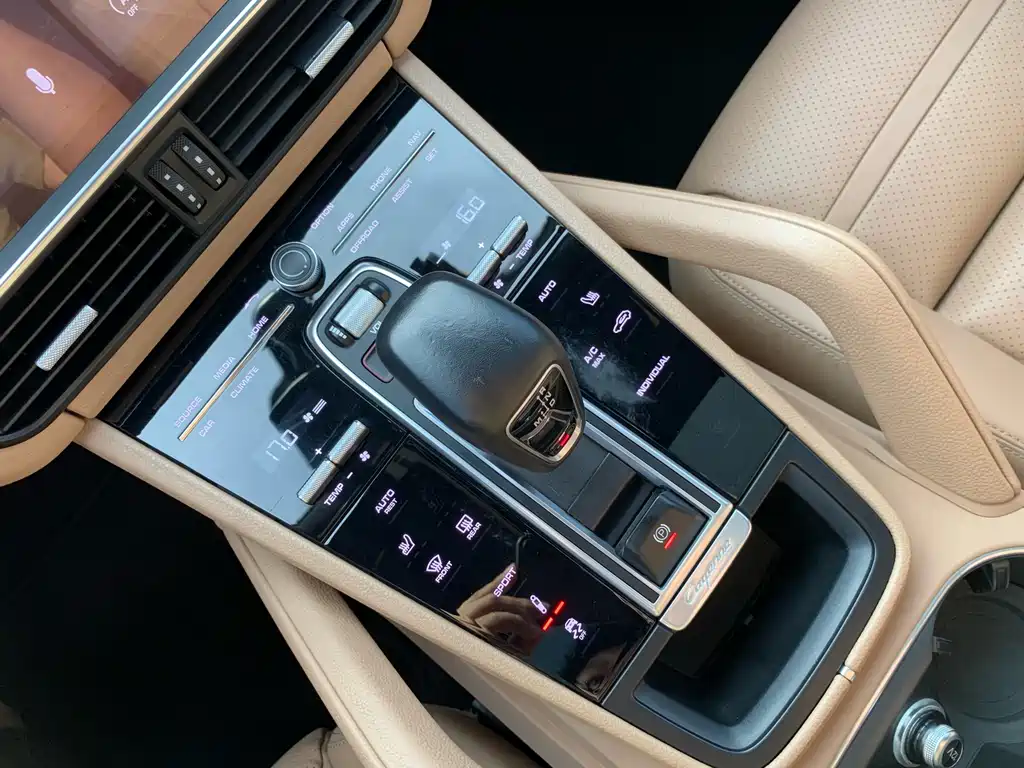 Porsche Cayenne 2019 — фото 21