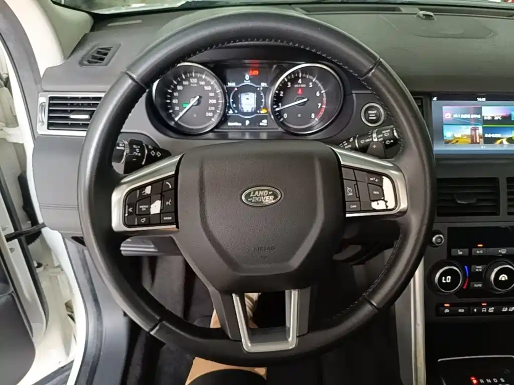 Land Rover Discovery Sport 2017 — фото 11