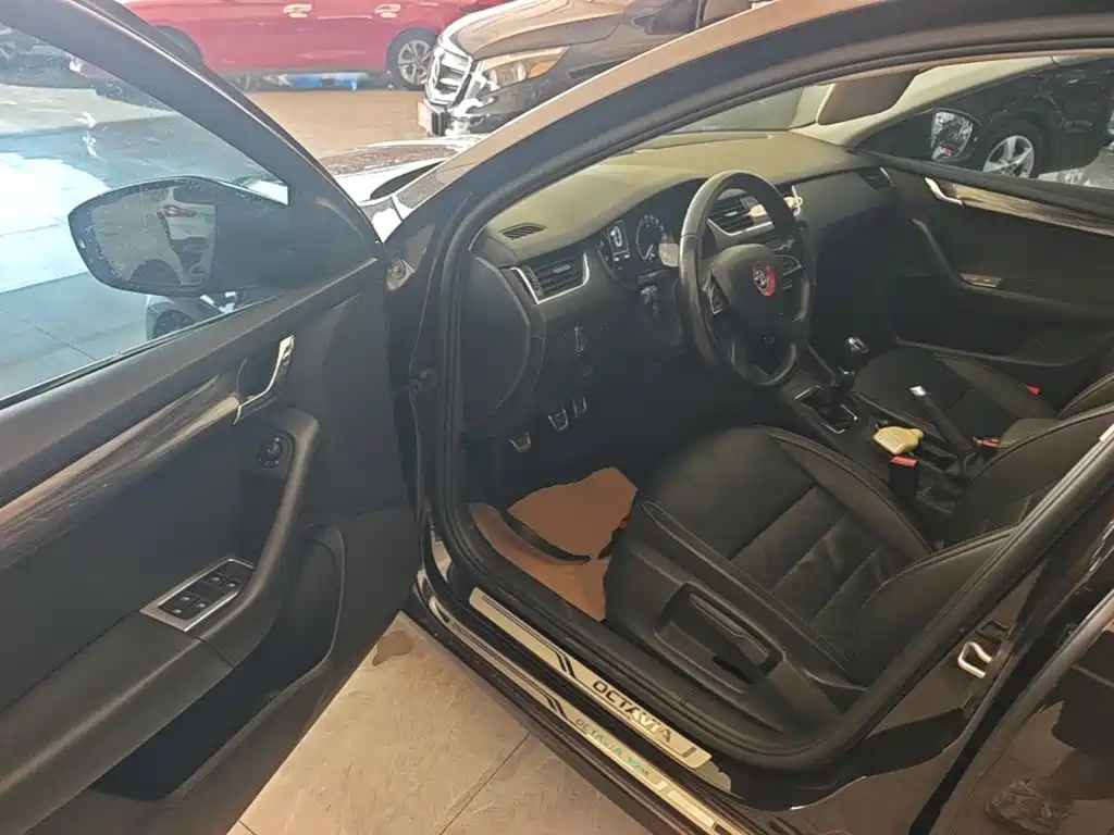 Skoda Octavia 2015 — фото 16