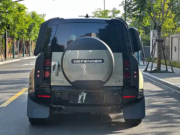 Land Rover Defender 2022