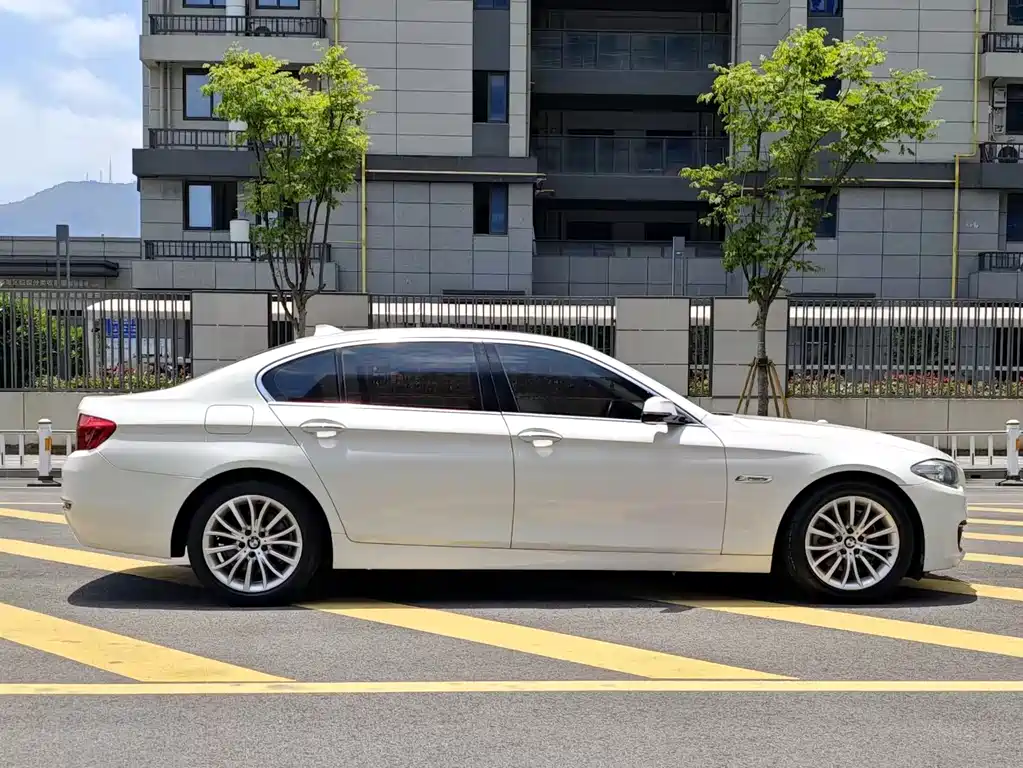BMW 5 Series 2016 — фото 6