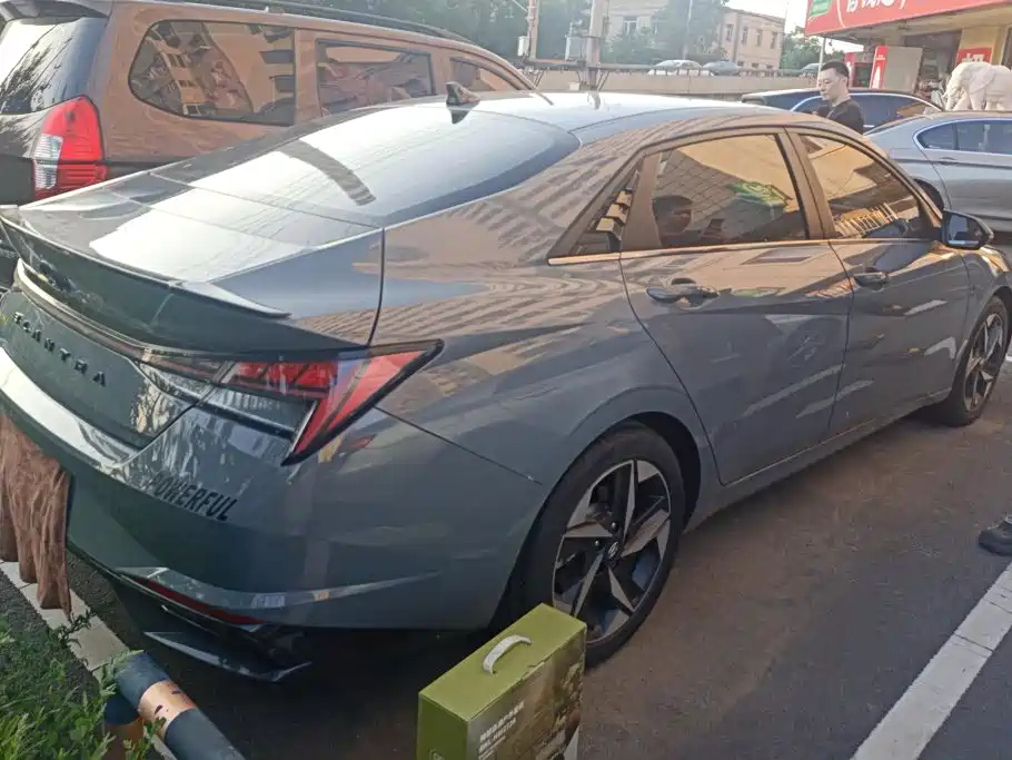 Hyundai Elantra 2022