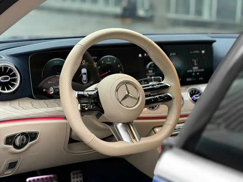 Mercedes-Benz E-Class 2023 — фото 13