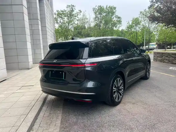 NIO ES8 2024