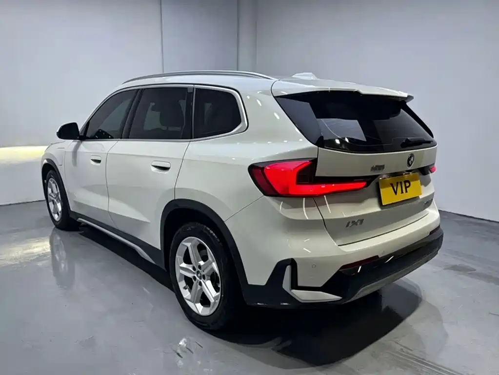 BMW iX1 2026
