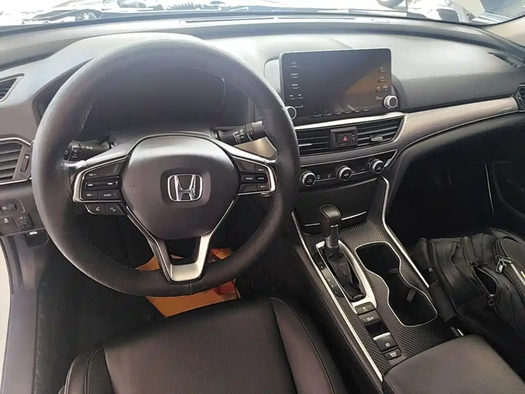 Honda Accord 2018 — фото 10