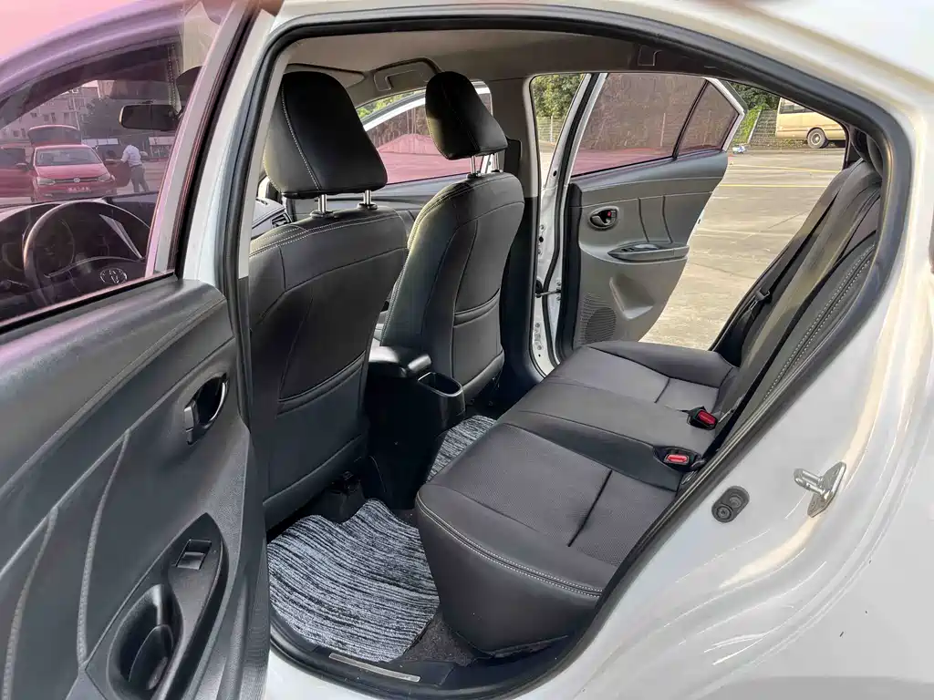 Toyota Yaris L 2020 — фото 9