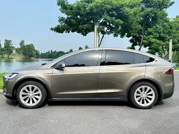 Tesla Model X 2017