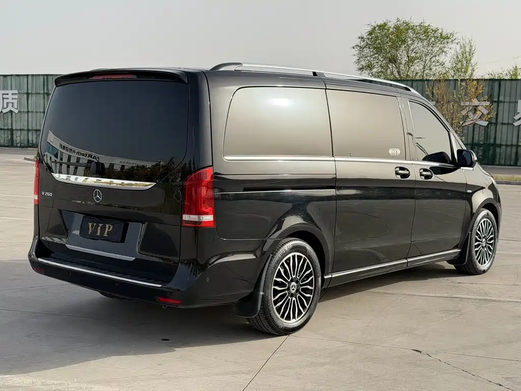 Mercedes-Benz V-Class 2020 — фото 25
