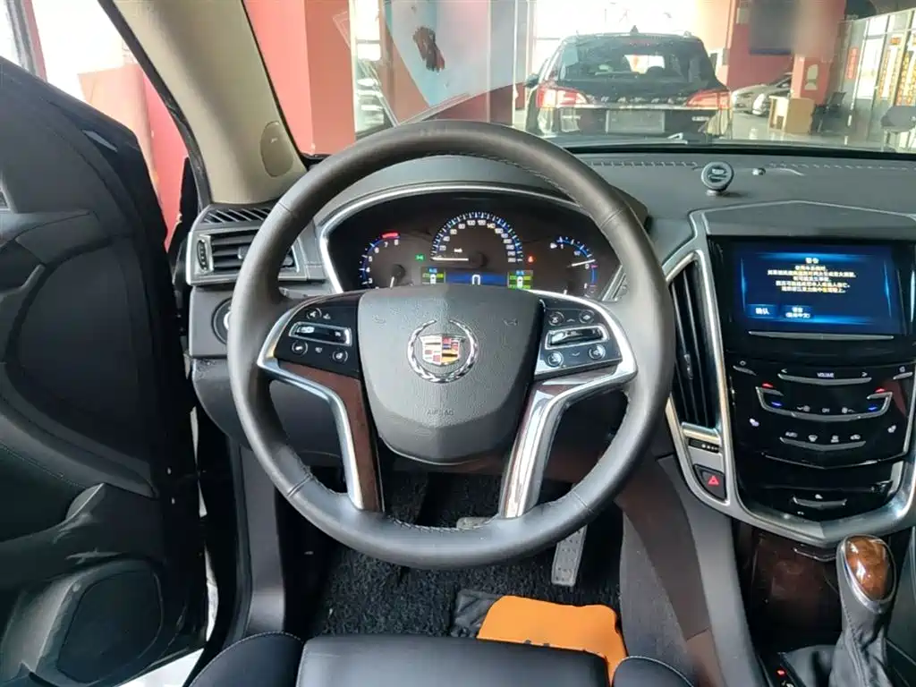 Cadillac SRX 2015 — фото 11