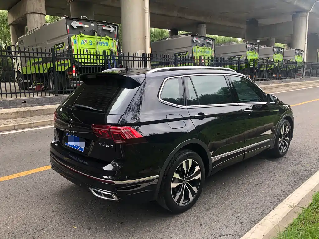 Volkswagen Tiguan L 2022 — фото 17