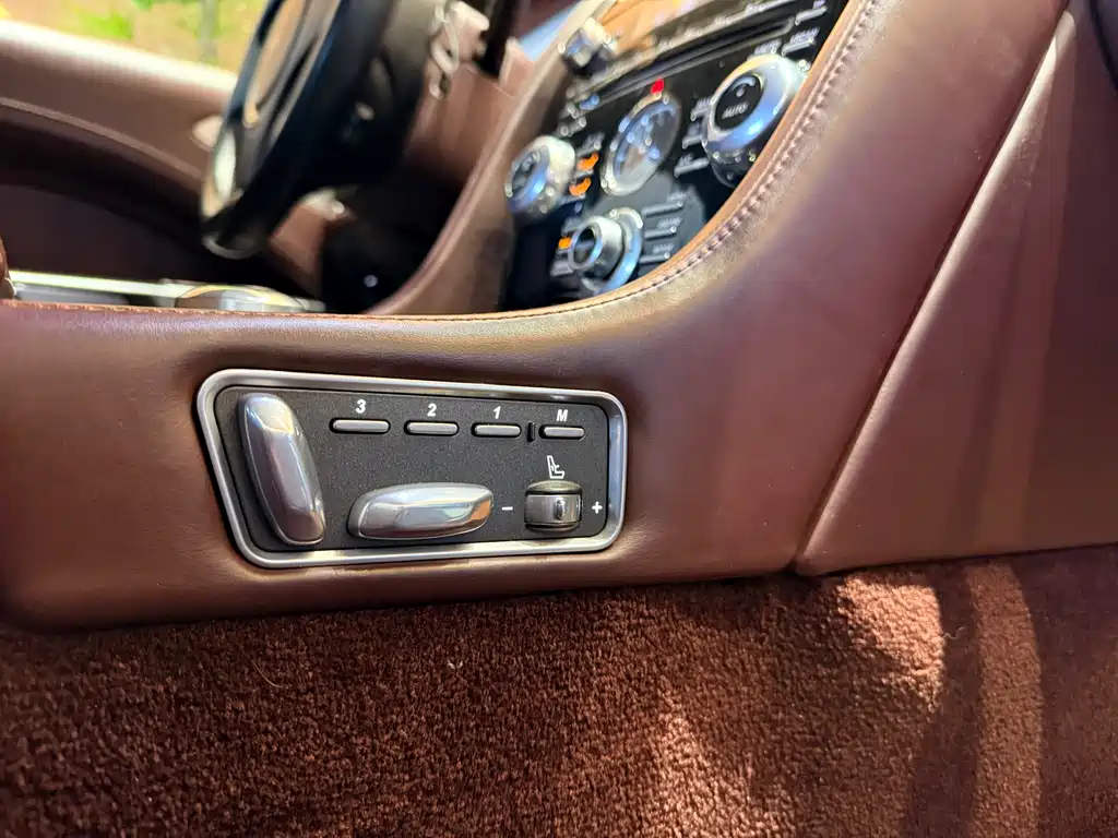 Aston Martin Rapide 2017 — фото 8