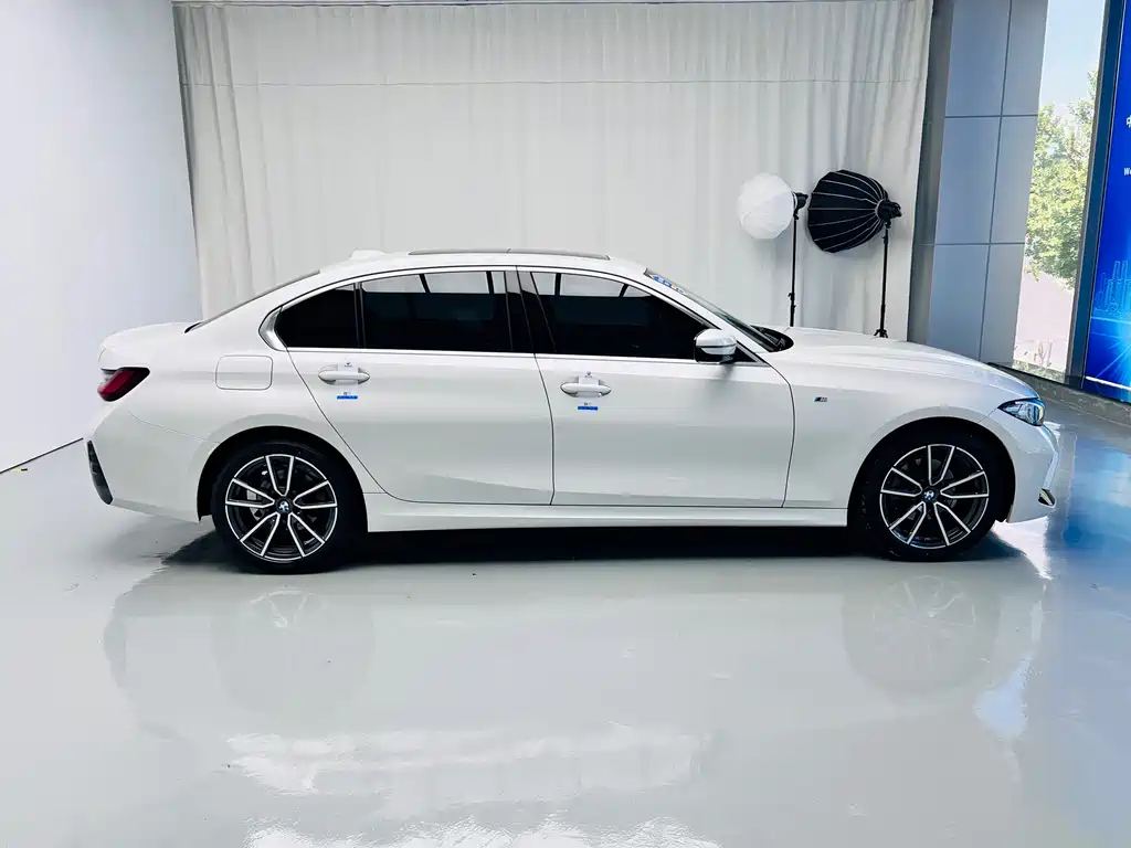 BMW 3 Series 2023