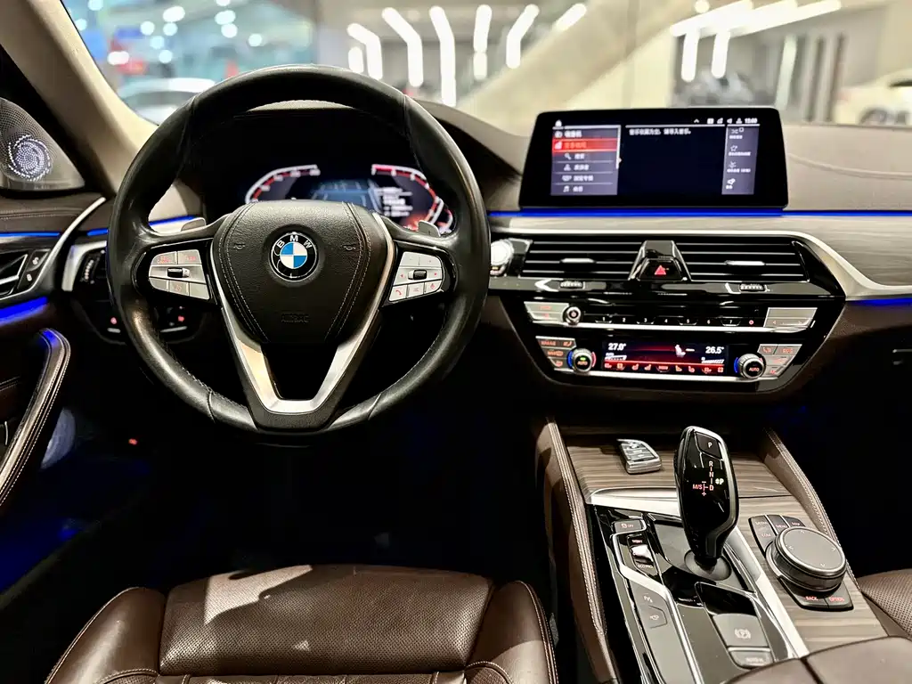 BMW 5 Series 2020 — фото 9