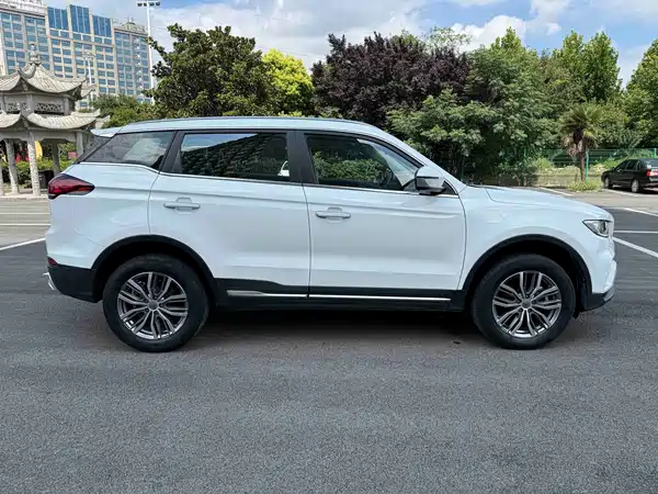 Geely Boyue 2021