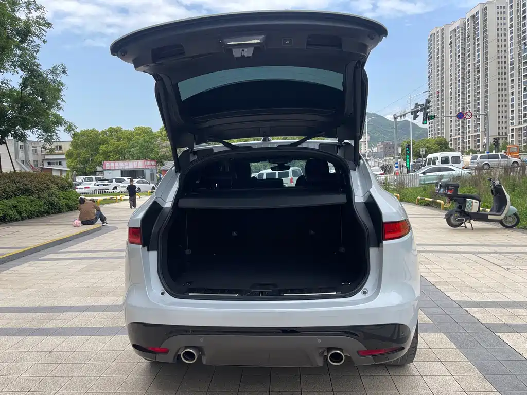 Jaguar F-PACE 2020 — фото 14