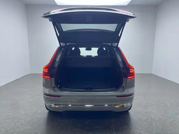 Volvo XC60 2025