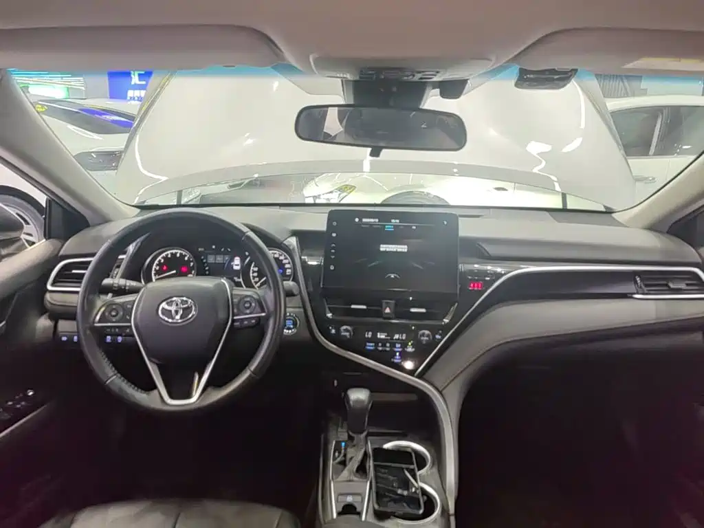 Toyota Camry 2023 — фото 10