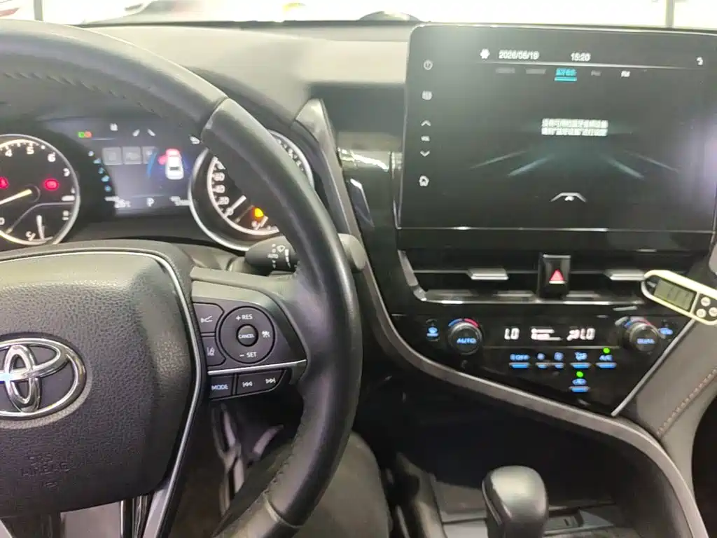 Toyota Camry 2023 — фото 13