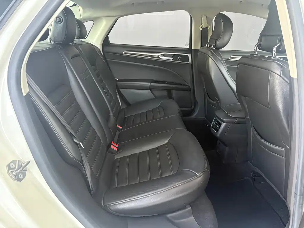Ford Mondeo 2015 — фото 16