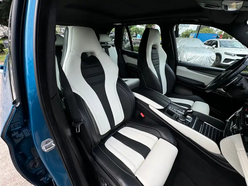 BMW X5 M 2016 — фото 14
