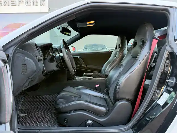Nissan GT-R 2012