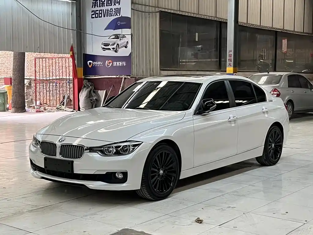 BMW 3 Series 2018 — фото 1