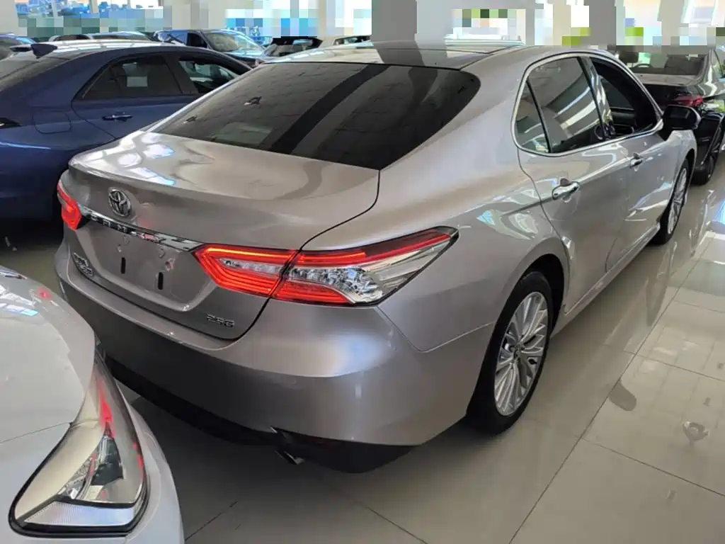 Toyota Camry 2018 — фото 7
