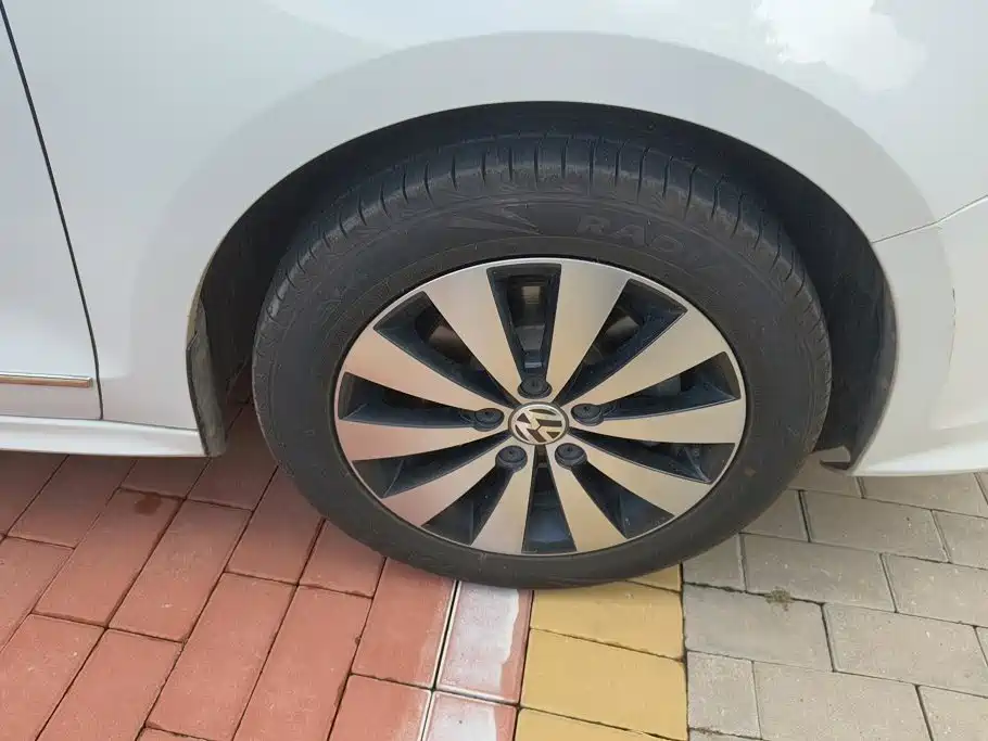 Volkswagen Sagitar 2019