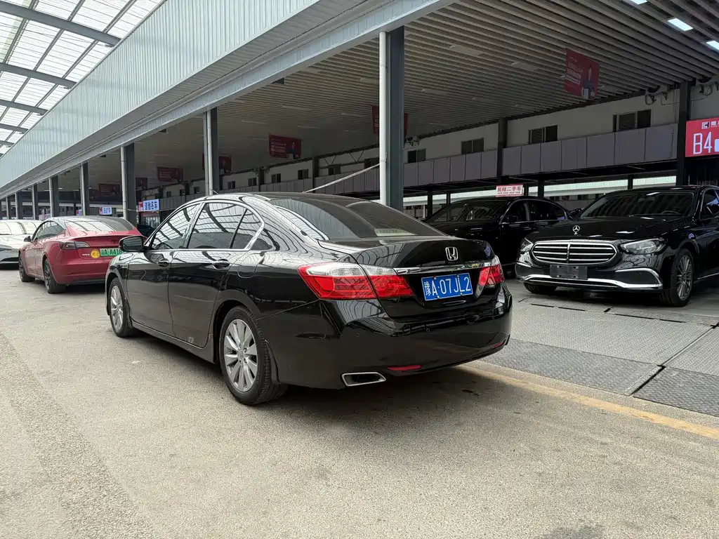 Honda Accord 2014 — фото 19