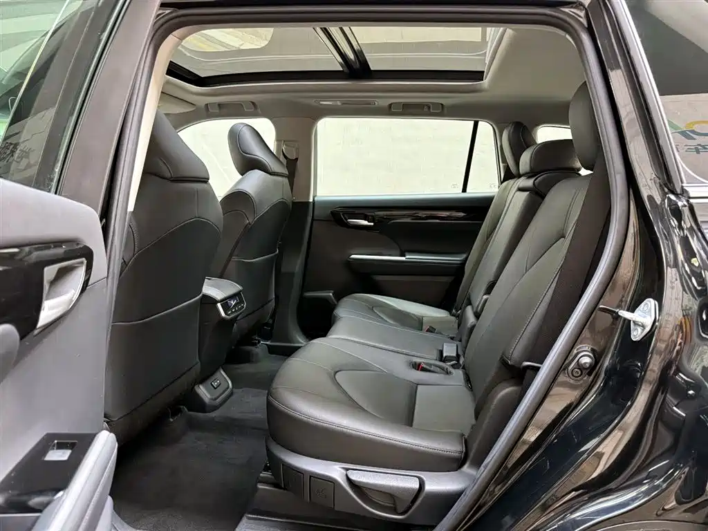 Toyota Highlander 2024 — фото 10