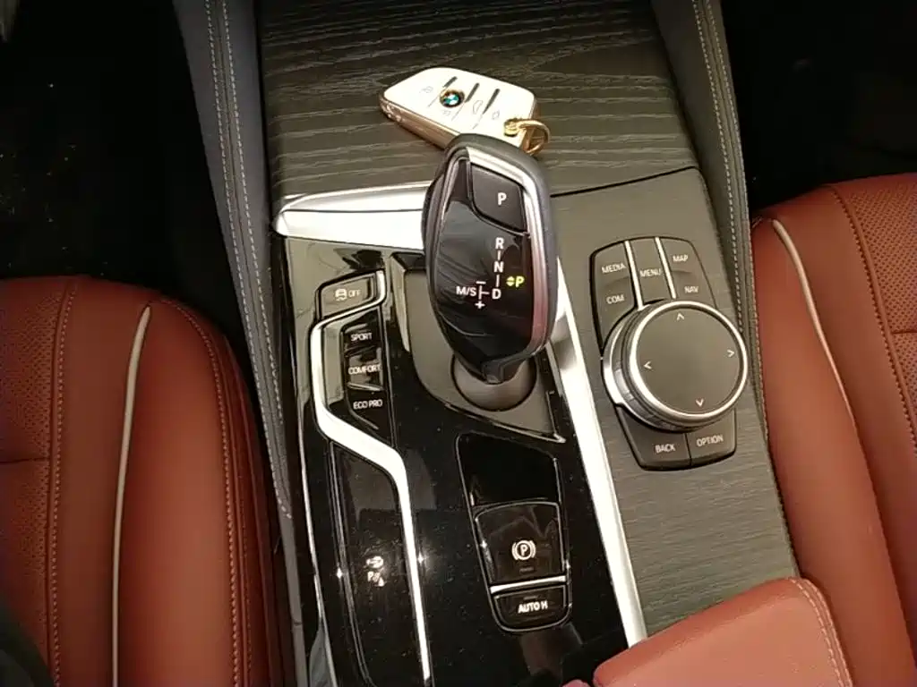 BMW 5 Series 2022 — фото 14