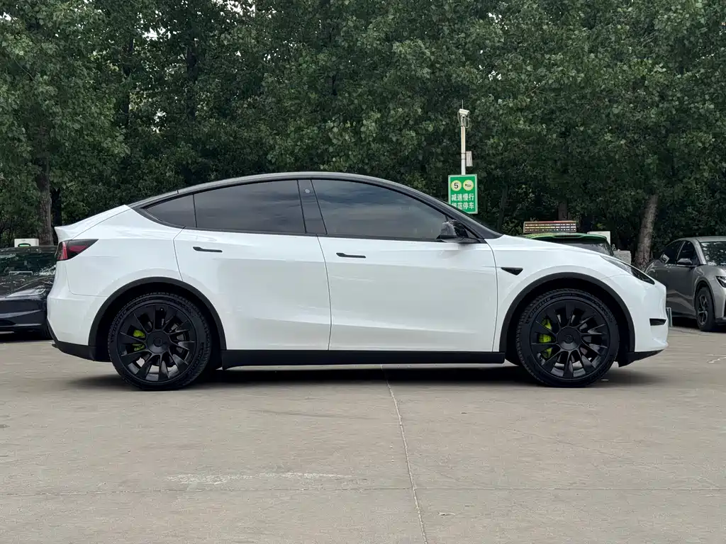 Tesla Model Y 2022 — фото 4