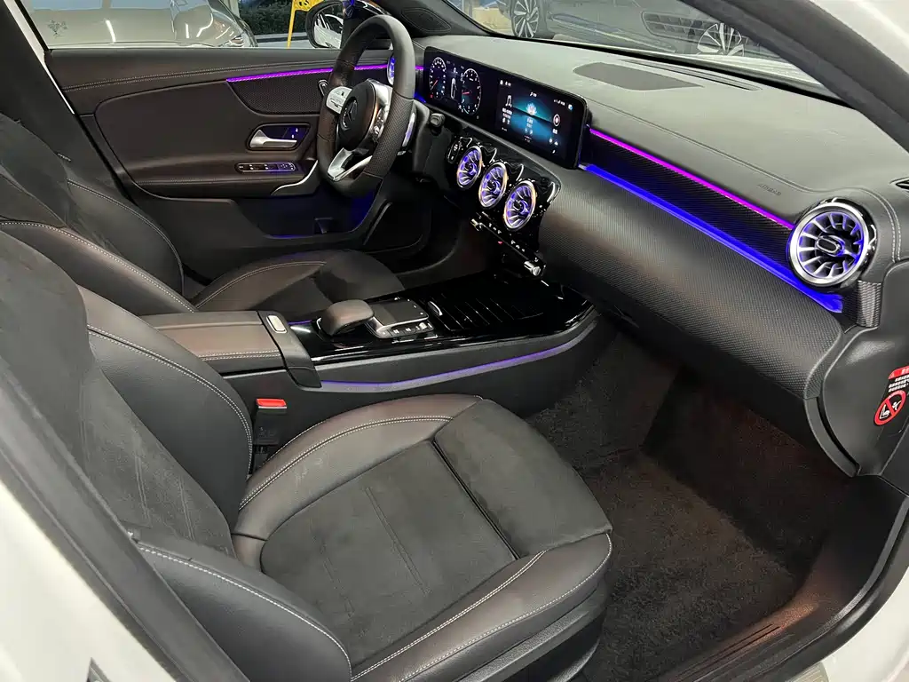 Mercedes-Benz A-Class 2023 — фото 11