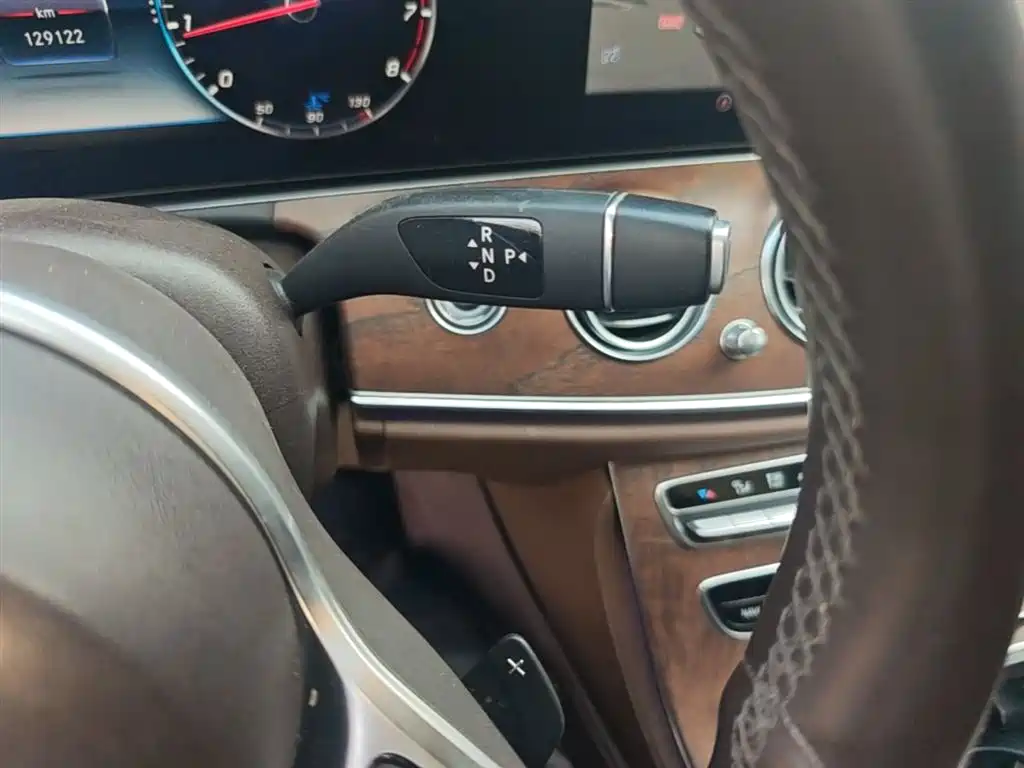 Mercedes-Benz E-Class 2019 — фото 14