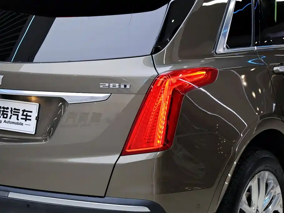 Cadillac XT5 2017 — фото 15