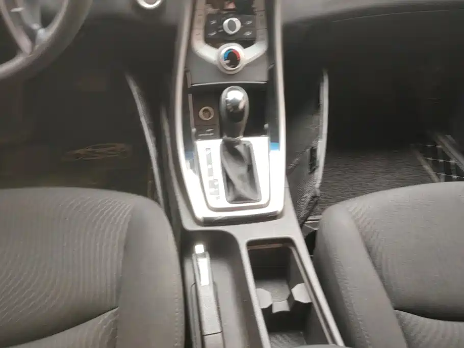 Hyundai Elantra 2016 — фото 16