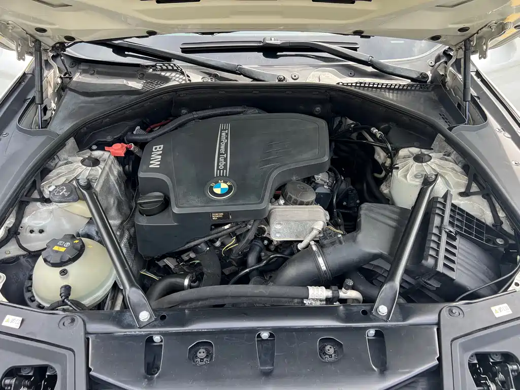 BMW 5 Series 2015 — фото 15