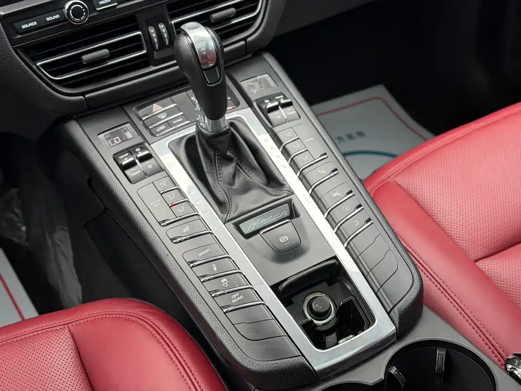 Porsche Macan 2020 — фото 10